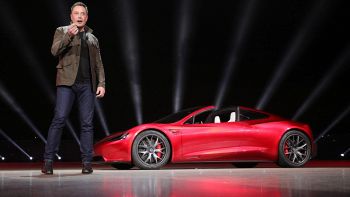 Tesla taglia 9% dipendenti