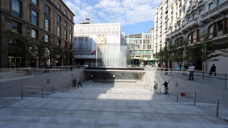 Apple Store Milano 'copia' piazze Italia