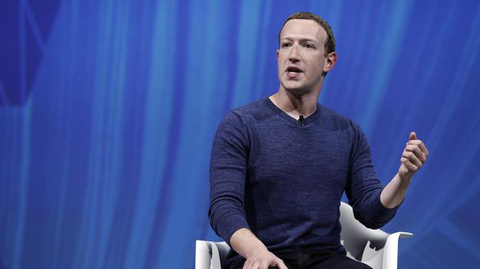 Facebook 'non espelle chi nega l'Olocausto', è polemica