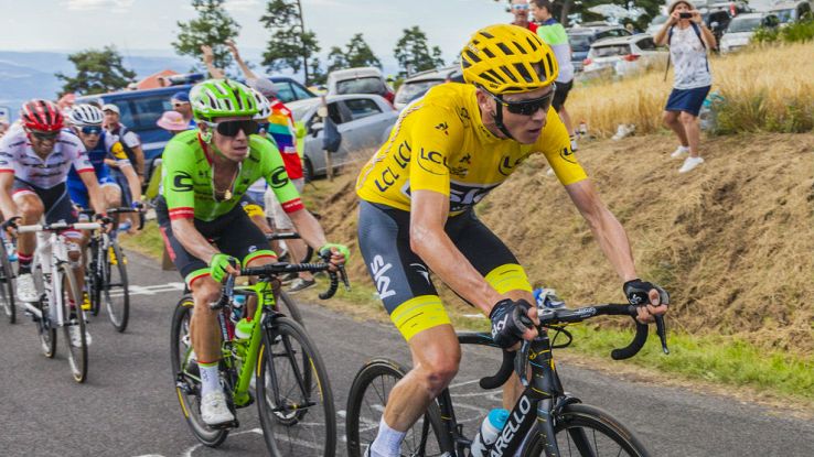 Chris Froome guida il gruppo al Tour de France