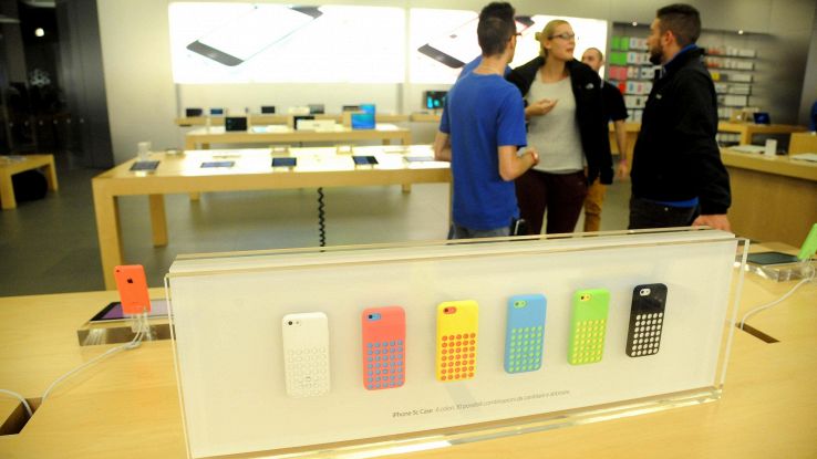 Apple-Samsung, sfida smartphone a colori