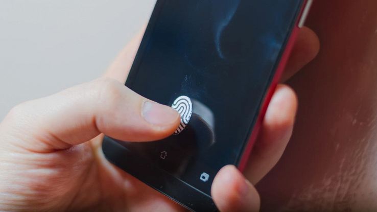 Samsung Galaxy S10 con il sensore delle impronte sotto lo schermo