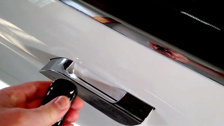 Auto Tesla e McLaren a rischio hacker