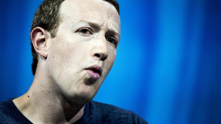 Fb: fondi a favore rimozione Zuckerberg