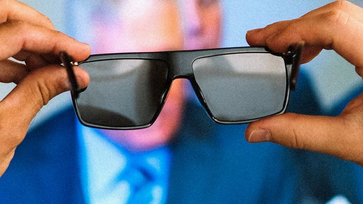 Occhiali che spengono schermi,da pc a Tv