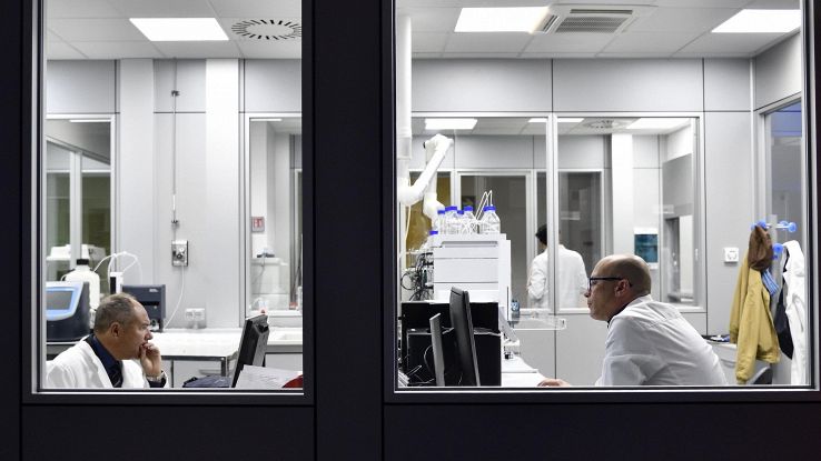 Pelle artificiale monitora la salute
