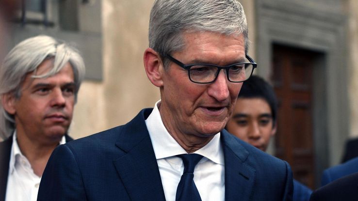Tim Cook a sorpresa a Apple store Milano