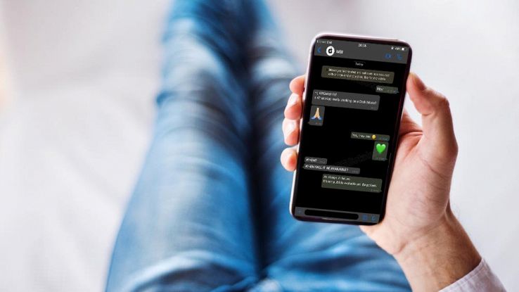 WhatsApp scuro su iPhone