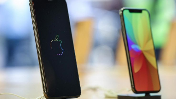 Apple: Wsj, taglia produzione iPhone