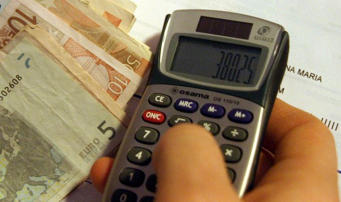 Bollette a 28 giorni, da Agcom multe 2,4 mln a Tim e Wind Tre
