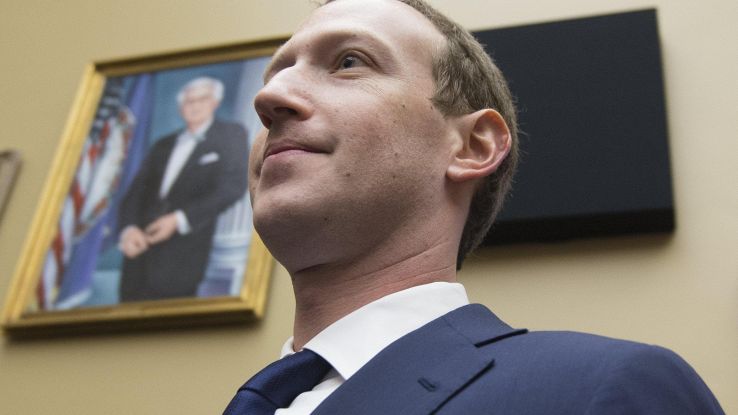 Fb voleva far pagare società per dati