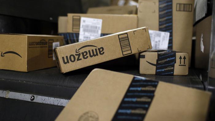 Amazon fa concorrenza a Poste, diventa corriere