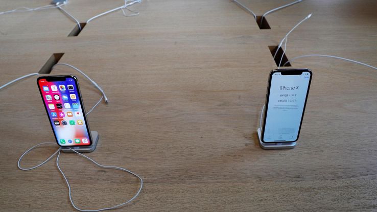 Apple,problemi su iPhone X e MacBook Pro