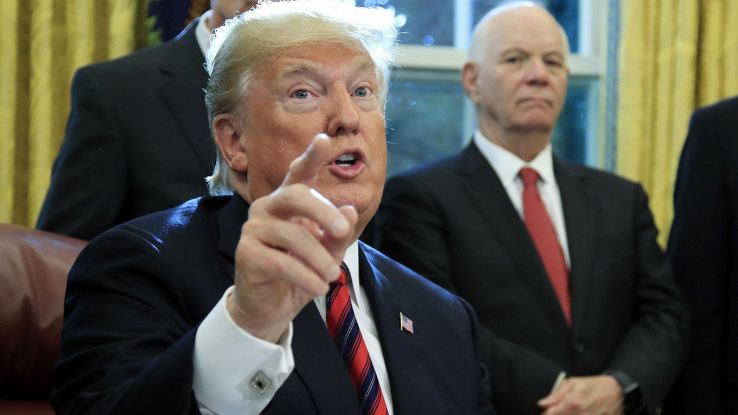 Trump attacca i big del web, "faziosi"