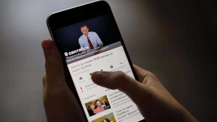Russia, procedimento contro FB e Twitter