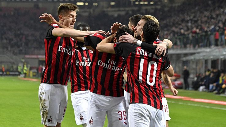 i tiofsi del milan festeggiano il gol