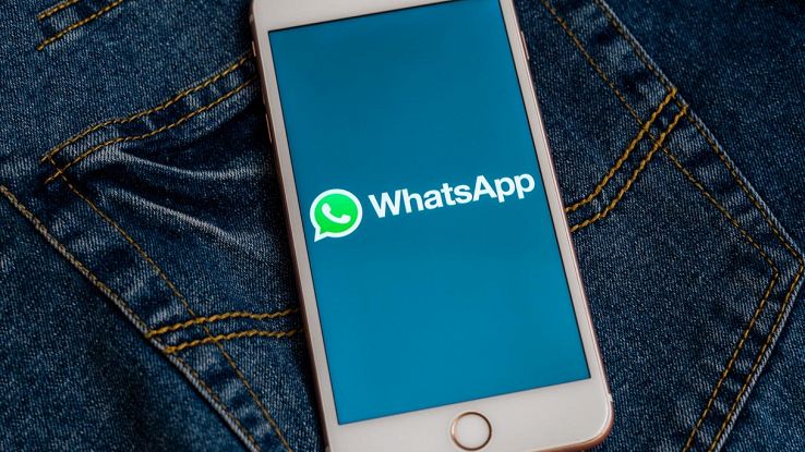 whatsapp icona su smartphone