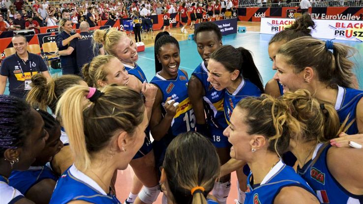 italia volley femminile festeggia la vittoria