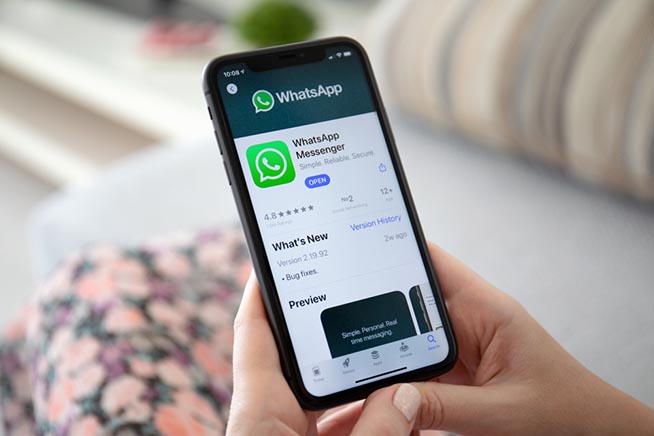 Come attivare il Tema Scuro di WhatsApp su iOS
