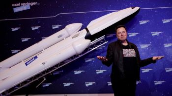 Dopo il lancio, il razzo di Elon Musk è atterrato in verticale