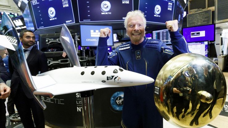 Virgin Galactic porta clienti nello spazio