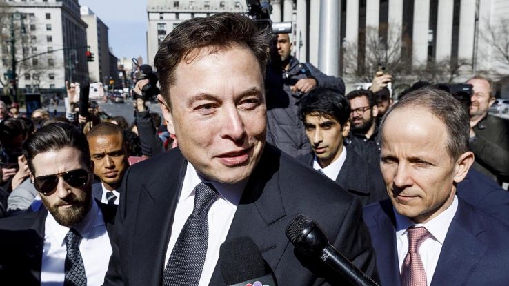 Musk non ha paura degli hacker, dopo le minacce la presa in giro