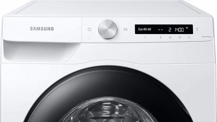 La lavatrice smart che comandi con l'app costa la metà