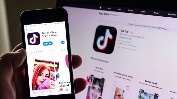 Insalata bollita per dormire, su TikTok il trend spopola ma per "errore"