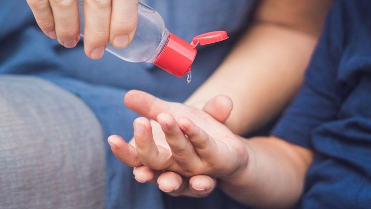Igienizzanti, gli effetti sui bambini: uno studio ribalta tutto