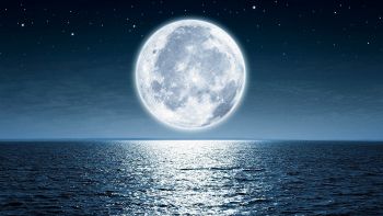 La Luna sta "oscillando": perché per la Terra è un problema