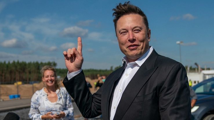 Cosa succede tra Musk e Bezos, lite infinita tra i super miliardari dello spazio