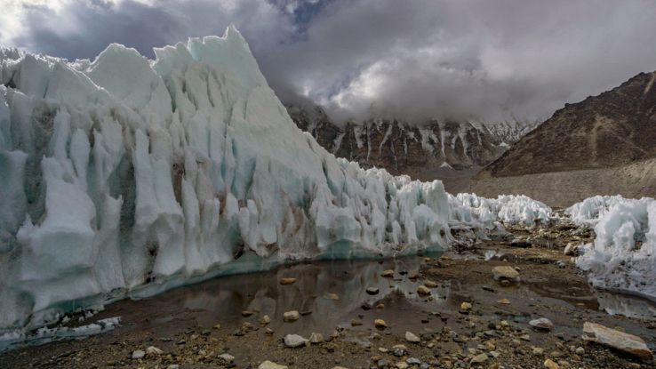 Everest, allarme ghiacciai: millenni per formarsi, ma 25 anni per sciogliersi