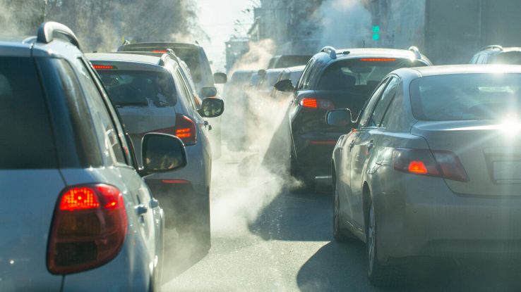 Inquinamento: come i gas di scarico possono abbassare il nostro QI