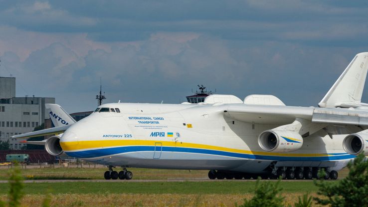 Guerra in Ucraina, la Russia distrugge l'aereo più grande al mondo