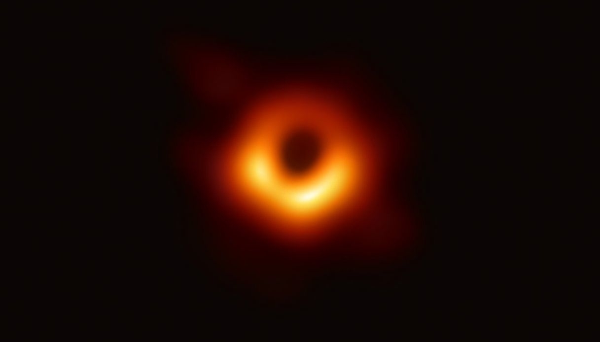 La foto di un buco nero del 2019