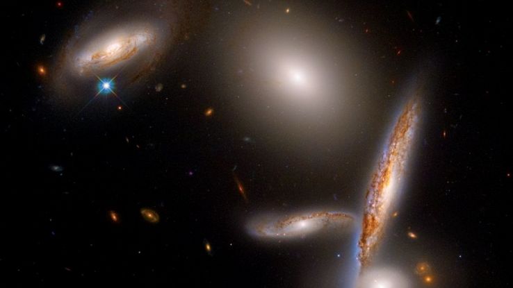 Fusione tra galassie: la foto di Hubble