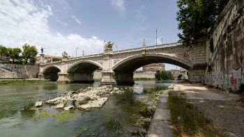 Rovine antiche emerse dal fiume, ci stanno mandando un chiaro segnale