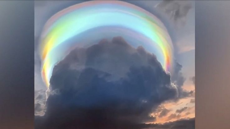 Nuvola arcobaleno, un fenomeno raro