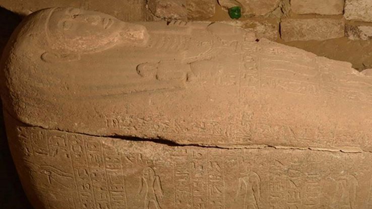 Scritte sacre su una tomba: cosa significano