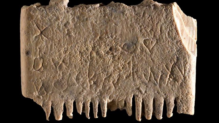 Ritrovata un'antica iscrizione su un pettine: rivela un grande mistero