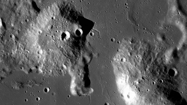 Misteriose cupole sulla superficie lunare