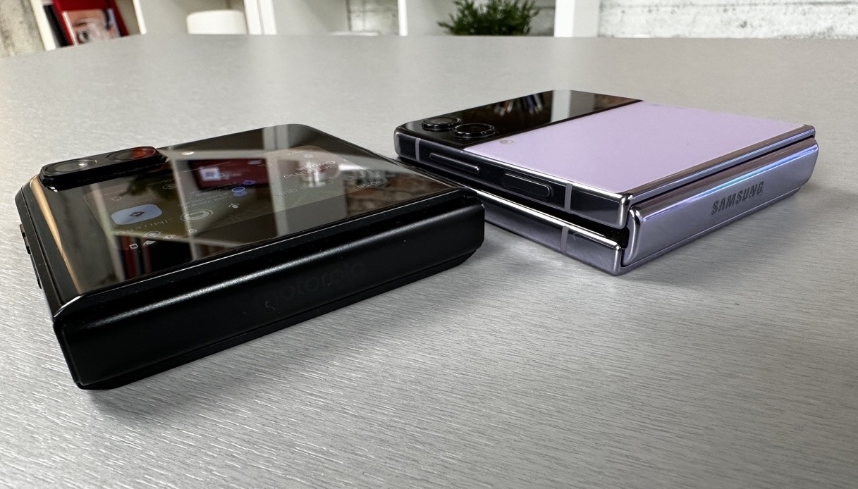Motorola Razr 2022 vs Galaxy Z Flip 4
