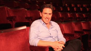 rob-brydon-nel-cast-di-the-lady-jane-su-prime-video