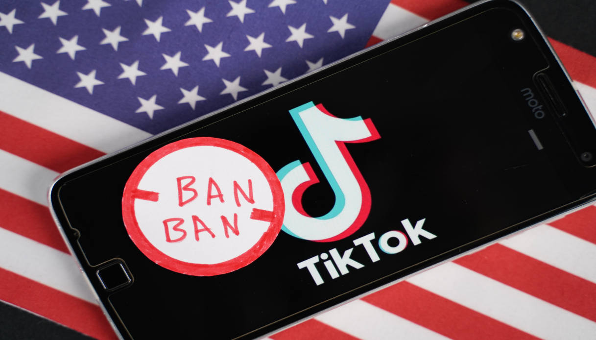 https://wips.plug.it/cips/tecnologia/cms/2023/01/tiktok-ban.jpg