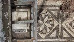 Pompei, scoperto sotto terra un antico mosaico