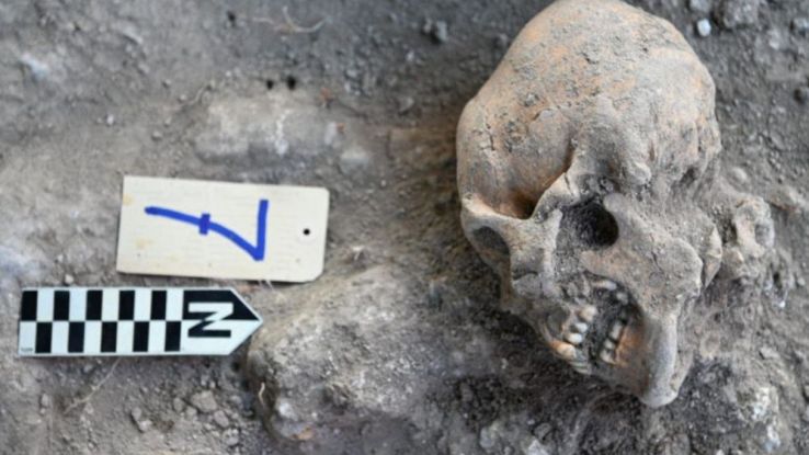 La scoperta imponente vicino a un tempio Maya: centinaia di resti umani