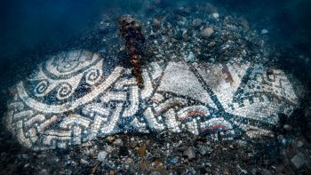 Pavimento antico ritrovato sott'acqua