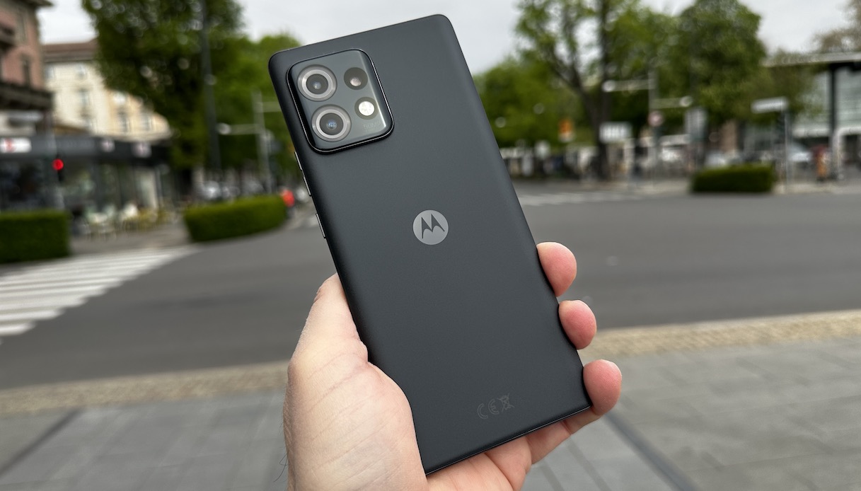 Motorola Edge 40, preço super baixo: vale a pena comprar agora