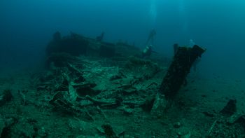 Relitto incastonato nel fondale marino