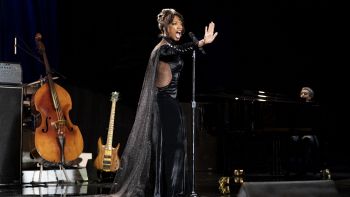 Naomi Ackie in bippic Whitney Houston
